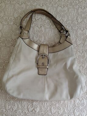 Coach Soho Lynn Leather Large Hobo Shoulder Bag Ivory F17092